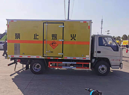 伊吾爆破器材运输车技术升级与安全合规新趋势