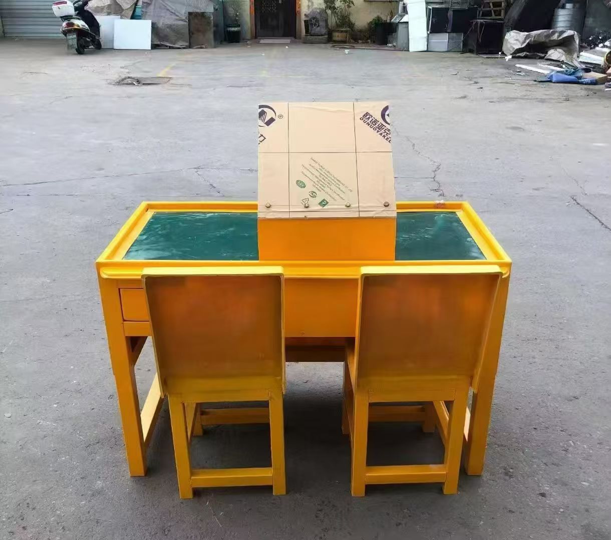 伊吾防静电导通桌井下煤矿火工品发放桌：危险品流转的安全守护者